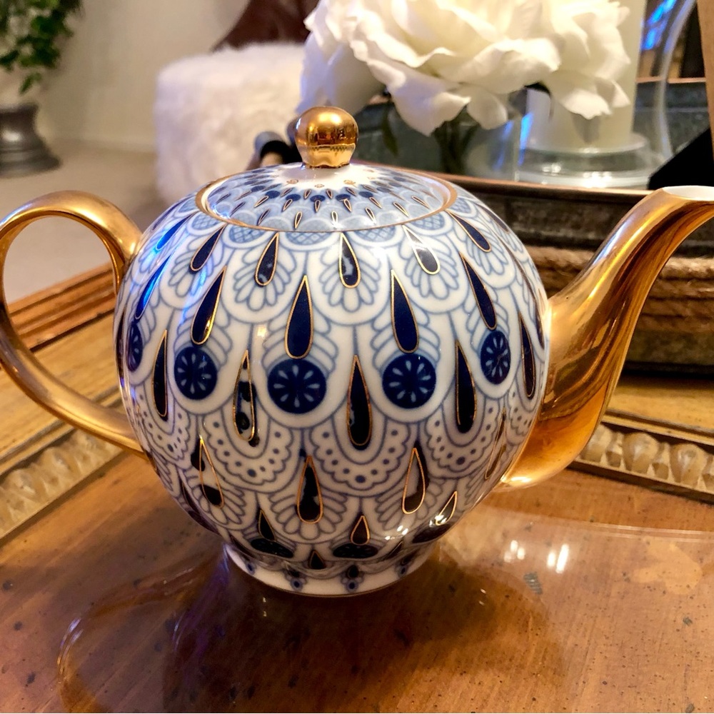 Vintage St Petersburg TeaPot